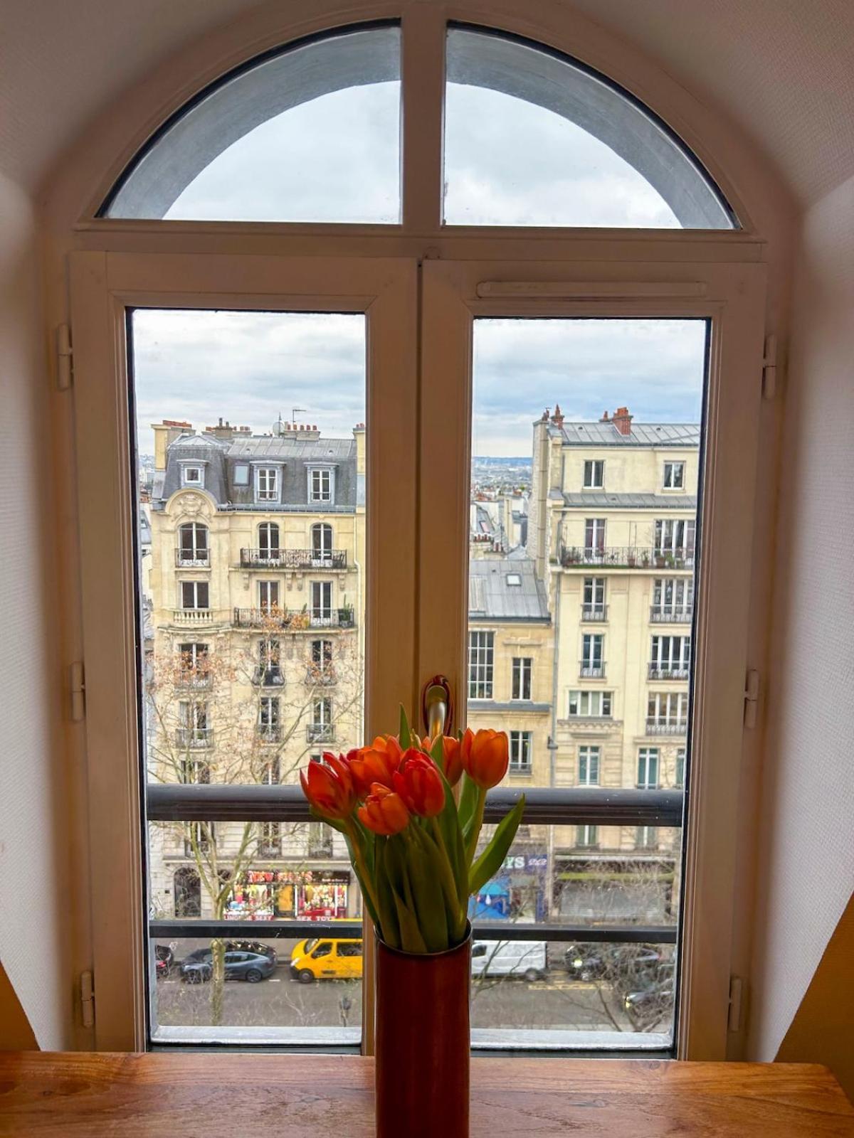 Stylish Montmartre Flat With View *