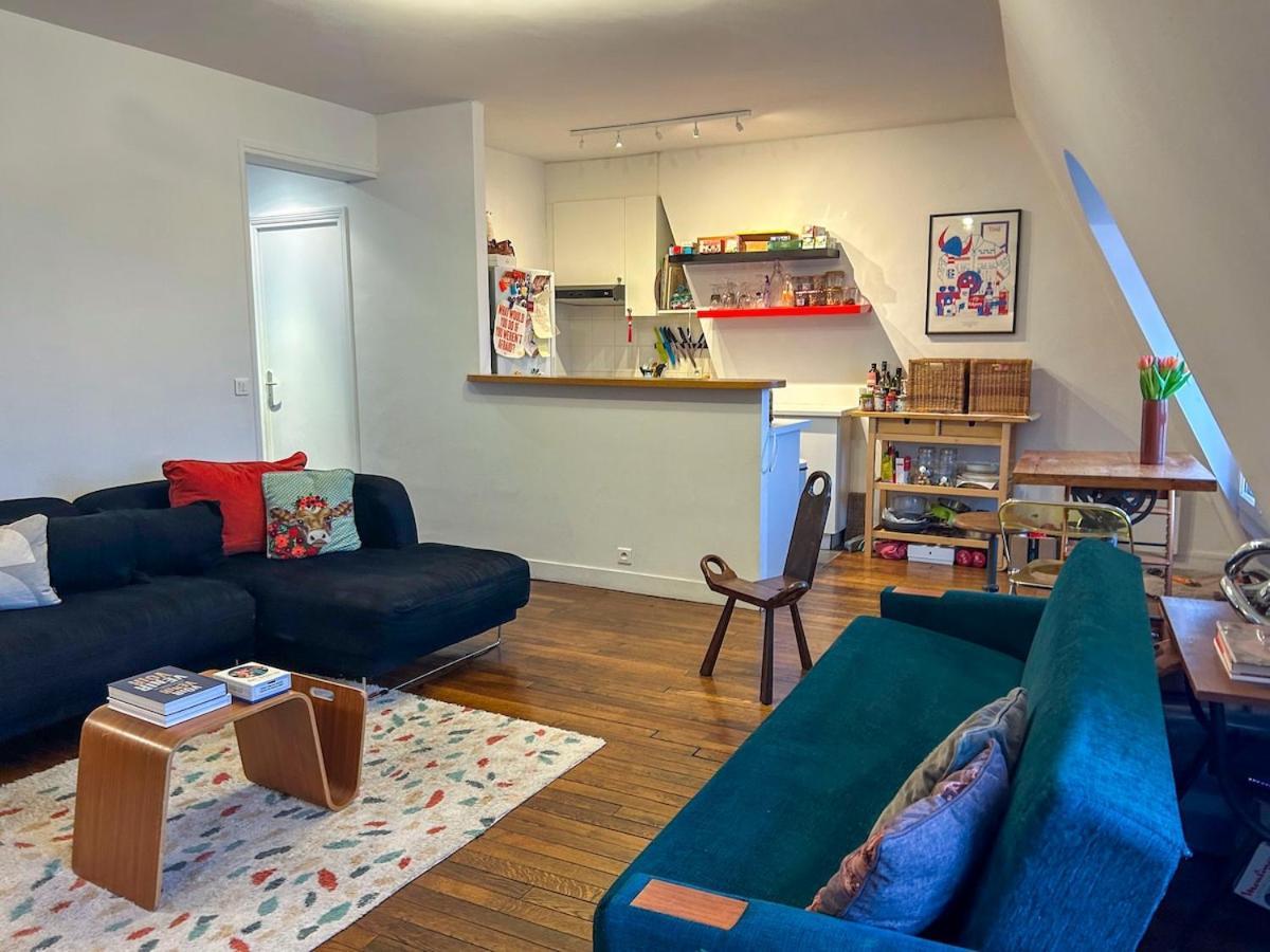 Stylish Montmartre Flat With View * Parijs
