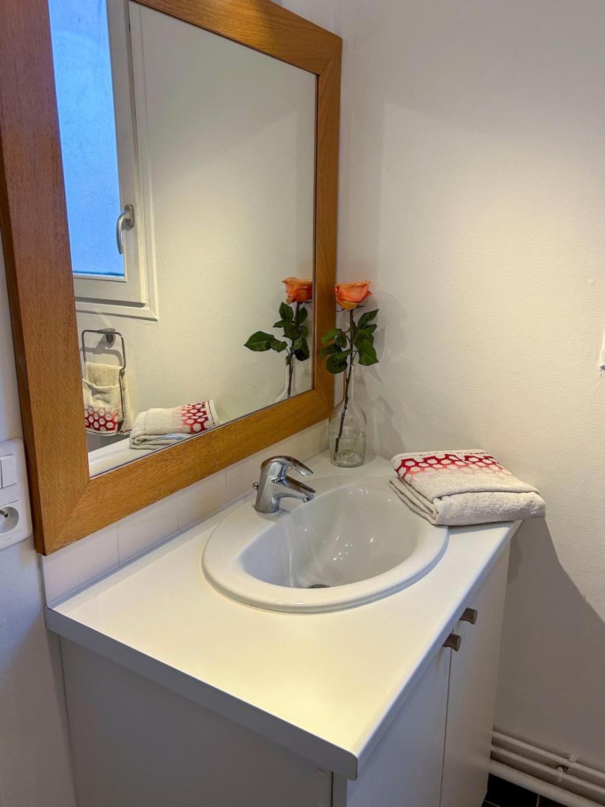 Stylish Montmartre Flat With View Appartement Parijs