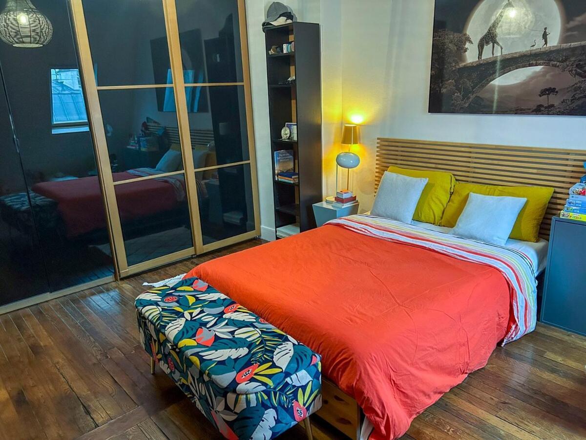 Stylish Montmartre Flat With View Parijs