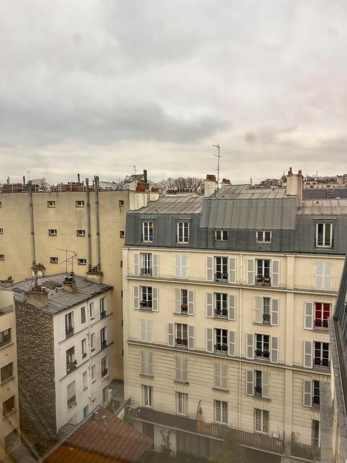 Stylish Montmartre Flat With View *